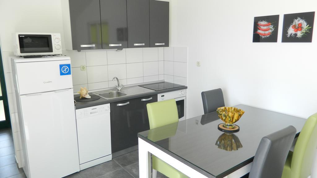Apartmani Marinovic Podgora Exteriör bild