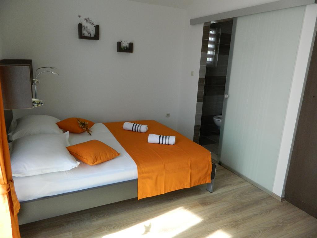 Apartmani Marinovic Podgora Exteriör bild