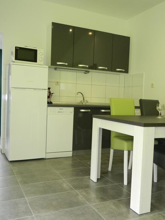 Apartmani Marinovic Podgora Exteriör bild