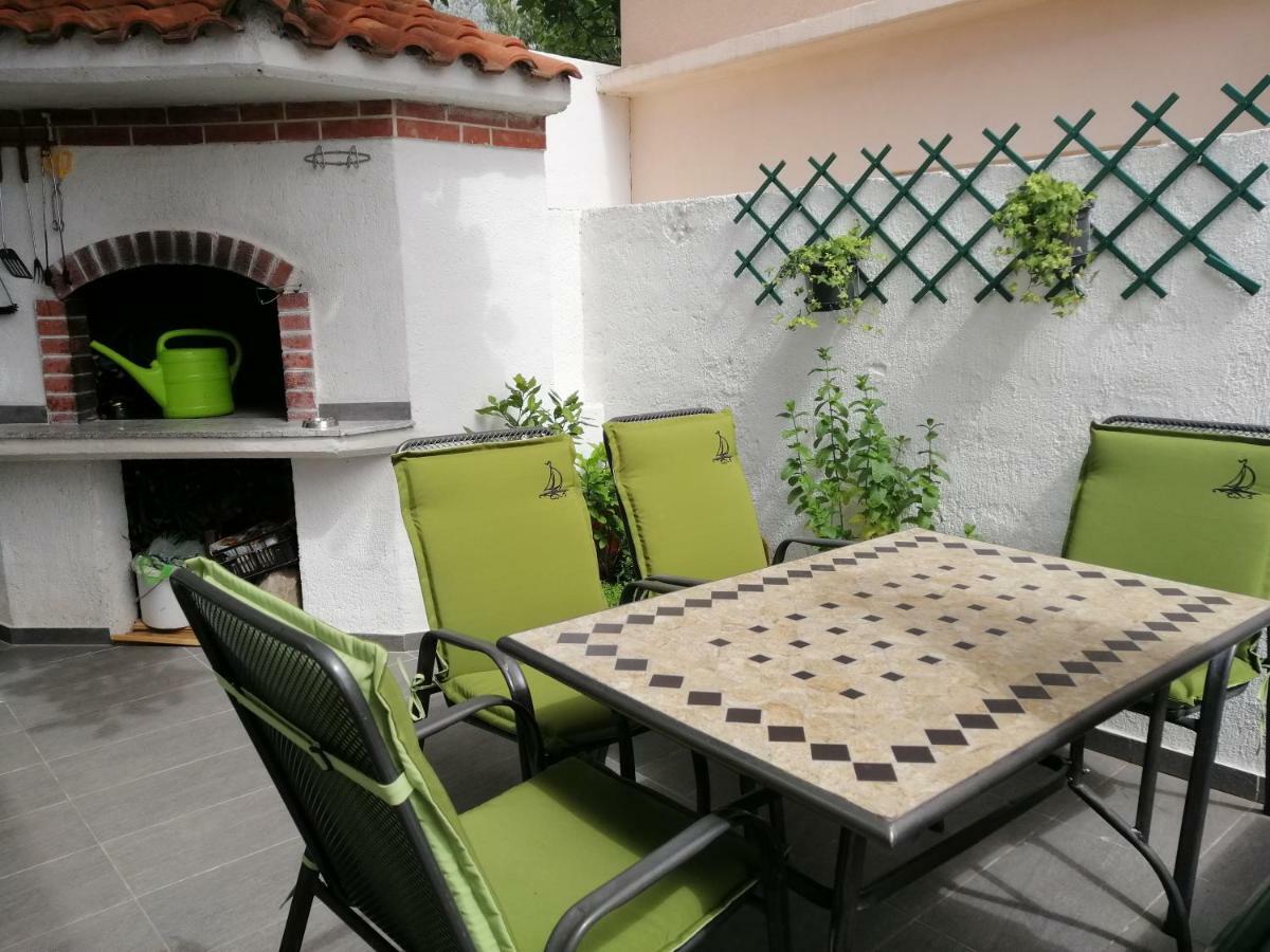 Apartmani Marinovic Podgora Exteriör bild