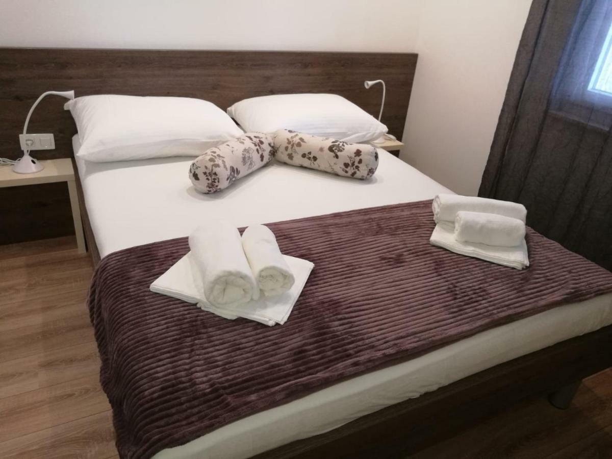 Apartmani Marinovic Podgora Exteriör bild